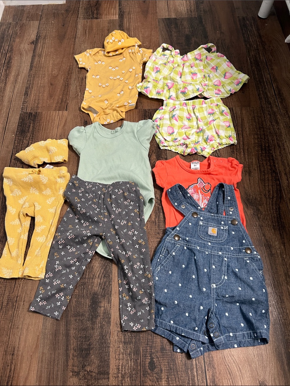 5 outfits  6 month ,1 Carhartt set2 pants 2 sun suits with hat